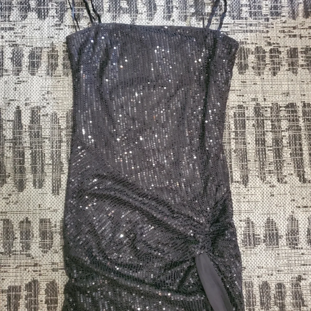 Dress - Picture 2 of 4